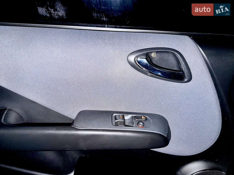 Хетчбек Honda Jazz 2004 в Житомирі фото 16 Хетчбек Honda Jazz 2004 в Житомирі