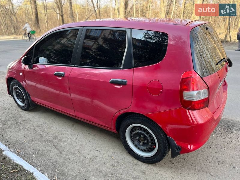 Хэтчбек Honda Jazz 2005 в Надворной