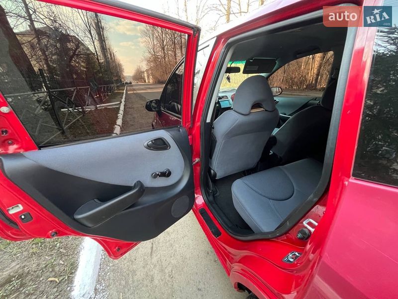 Хэтчбек Honda Jazz 2005 в Надворной