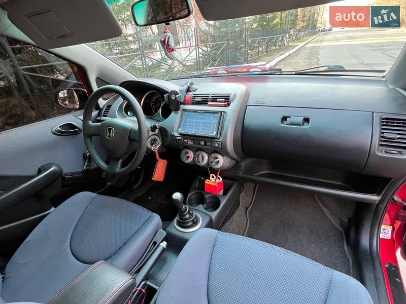 Хэтчбек Honda Jazz 2005 в Надворной