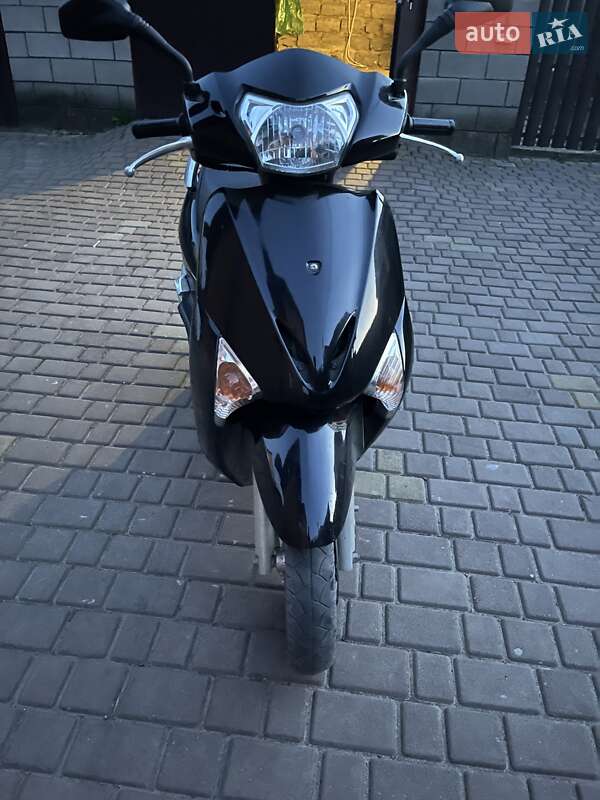 Макси-скутер Honda Lead 110 JF-19 2012 в Сарнах фото 3 Макси-скутер Honda Lead 110 JF-19 2012 в Сарнах