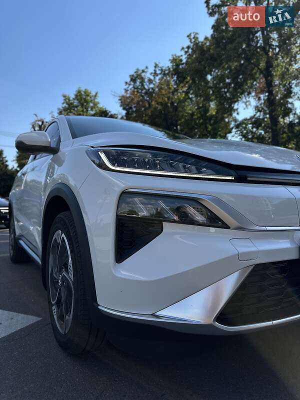 Honda M-NV 2023