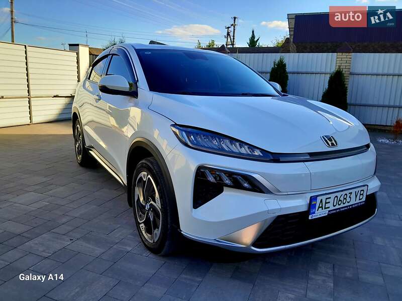 Позашляховик / Кросовер Honda M-NV 2023 в 