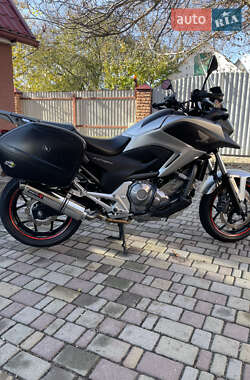 Мотоцикл Спорт-туризм Honda NC 700XA 2012 в Тараще Мотоцикл Спорт-туризм Honda NC 700XA 2012 в Тараще