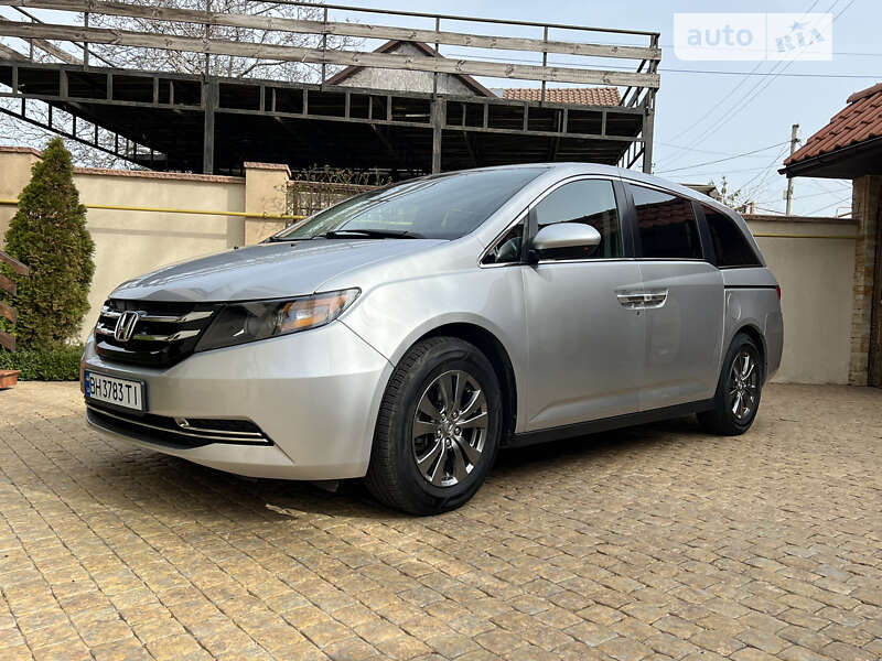 Минивэн Honda Odyssey 2015 в 