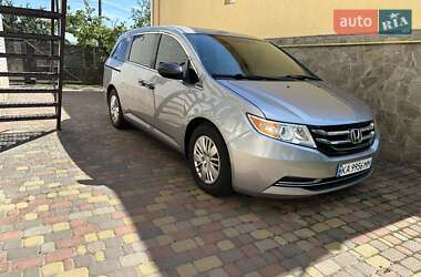 Минивэн Honda Odyssey 2016 в 