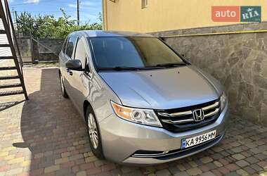Минивэн Honda Odyssey 2016 в 