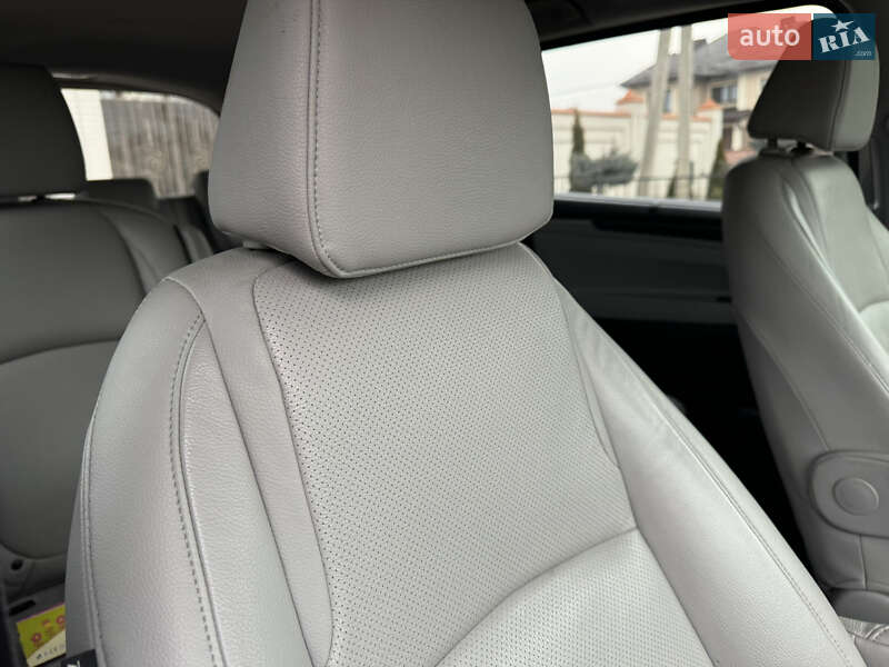 Мінівен Honda Odyssey 2017 в Рівному