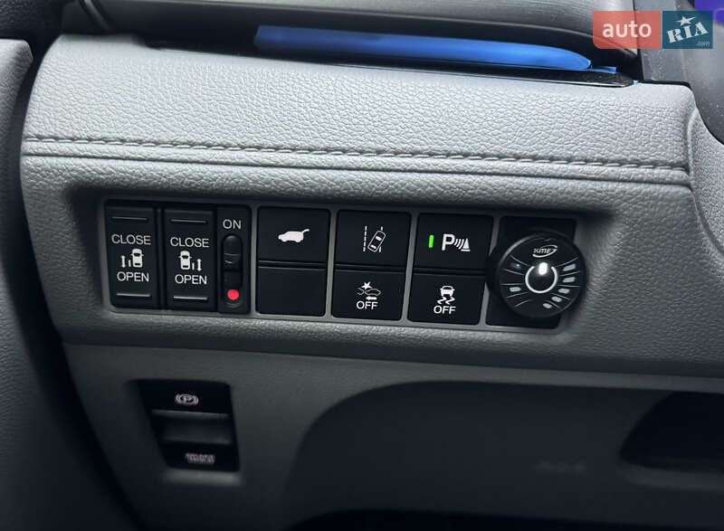 Мінівен Honda Odyssey 2017 в Рівному