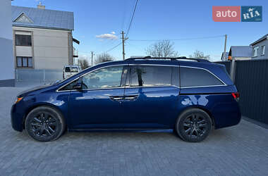 Минивэн Honda Odyssey 2015 в 