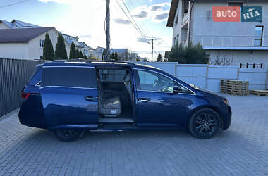 Минивэн Honda Odyssey 2015 в 