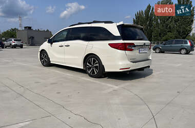 Минивэн Honda Odyssey 2017 в 