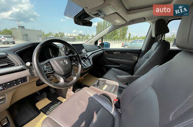 Минивэн Honda Odyssey 2017 в 