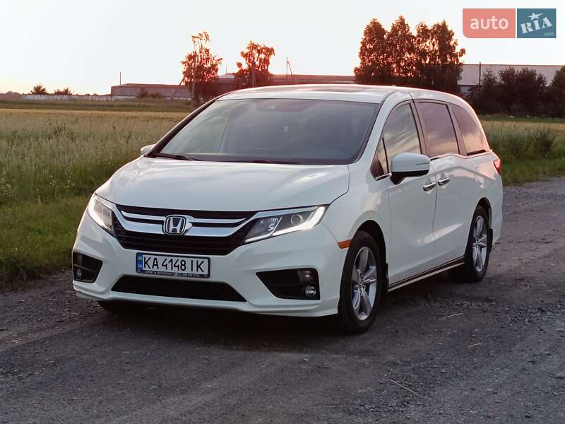 Минивэн Honda Odyssey 2018 в 