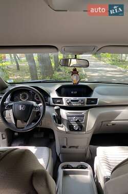 Минивэн Honda Odyssey 2016 в 