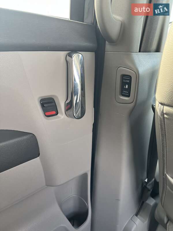 Минивэн Honda Odyssey 2013 в Киеве фото 21 Минивэн Honda Odyssey 2013 в Киеве