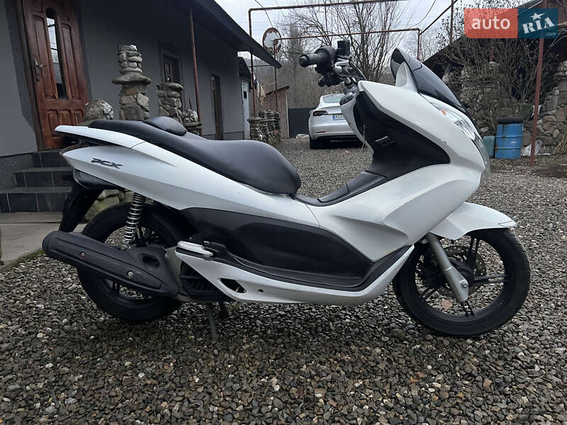 Макси-скутер Honda PCX 125 2015 в Хусте
