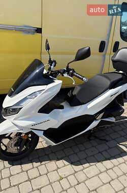 Грузовые мотороллеры, мотоциклы, скутеры, мопеды Honda PCX 125 2023 в Черновцах