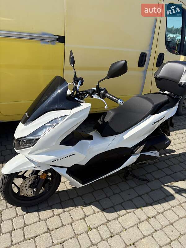 Грузовые мотороллеры, мотоциклы, скутеры, мопеды Honda PCX 125 2023 в Черновцах