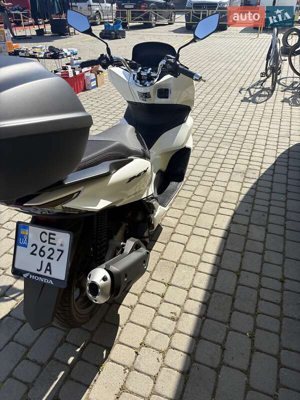 Грузовые мотороллеры, мотоциклы, скутеры, мопеды Honda PCX 125 2023 в Черновцах