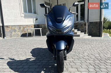 Макси-скутер Honda PCX 125 2024 в  фото 8 Макси-скутер Honda PCX 125 2024 в