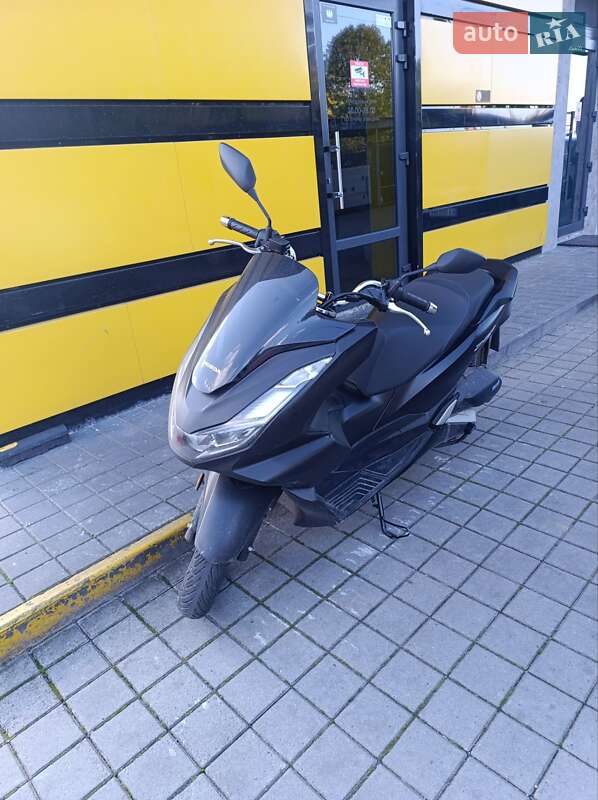 Мотороллер Honda PCX 125 2023 в 