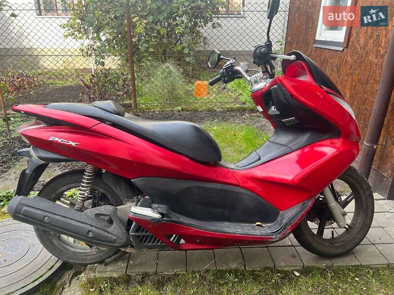 Максі-скутер Honda PCX 125 2010 в Львові фото Максі-скутер Honda PCX 125 2010 в Львові