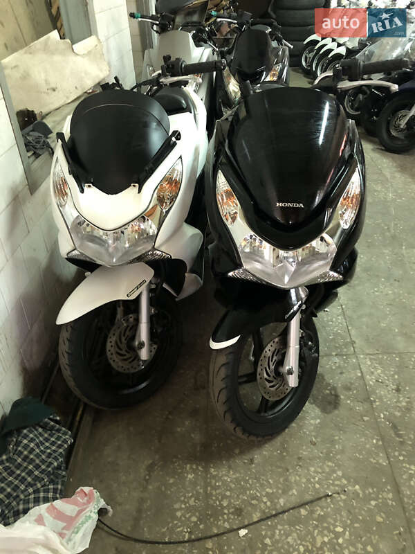 Максі-скутер Honda PCX 150 2017 в Сарнах