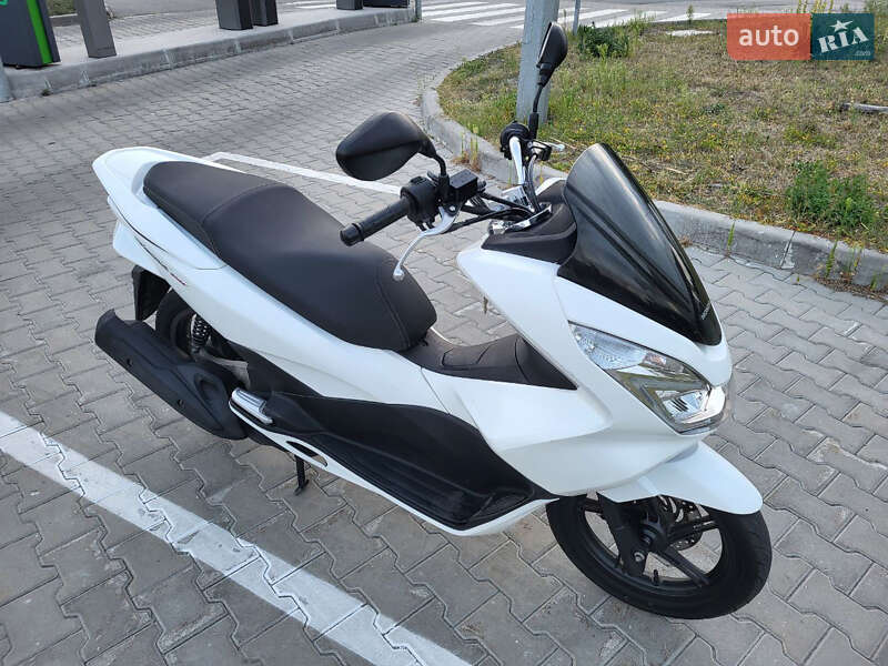 Макси-скутер Honda PCX 150 2015 в Десне