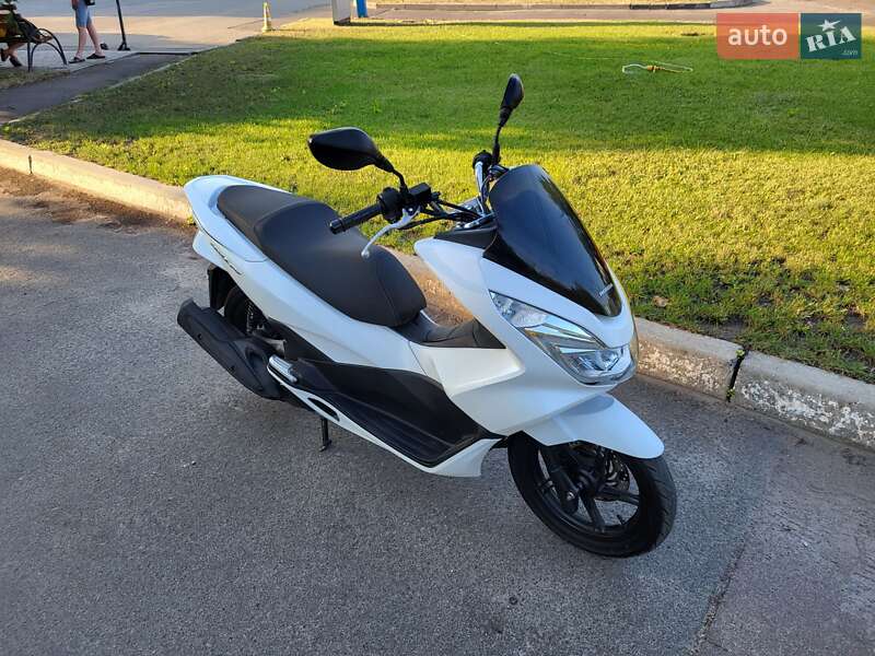 Макси-скутер Honda PCX 150 2015 в Остер