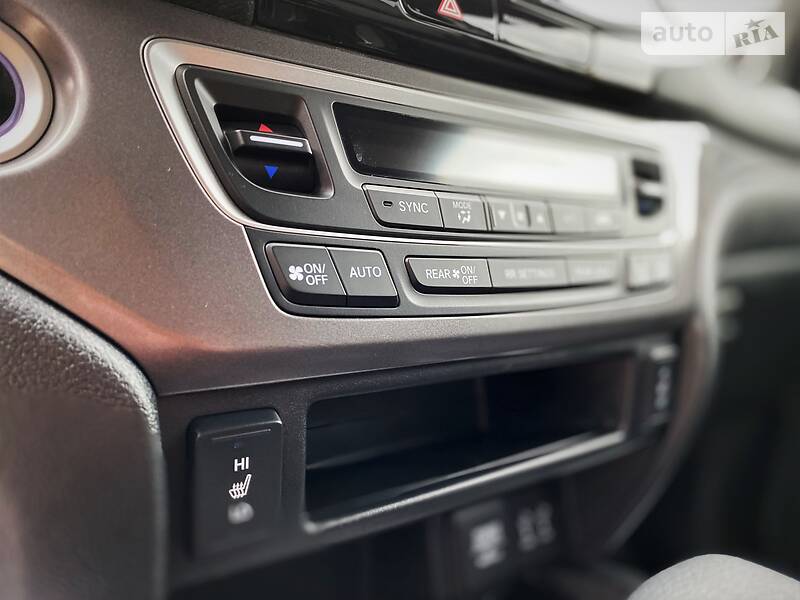 Позашляховик / Кросовер Honda Pilot 2016 в Чернівцях