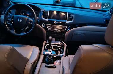 Позашляховик / Кросовер Honda Pilot 2017 в 