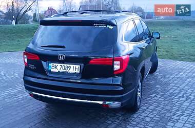 Позашляховик / Кросовер Honda Pilot 2017 в 