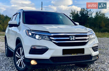 Внедорожник / Кроссовер Honda Pilot 2017 в Новояворовске