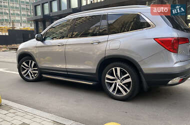 Внедорожник / Кроссовер Honda Pilot 2017 в 