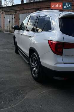 Внедорожник / Кроссовер Honda Pilot 2017 в 