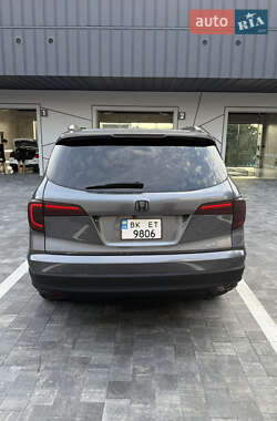 Внедорожник / Кроссовер Honda Pilot 2016 в 