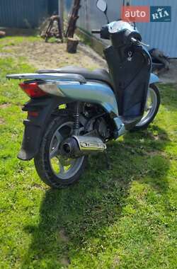 Максі-скутер Honda SH 150 2012 в 