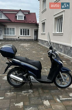 Макси-скутер Honda SH 150 2012 в Черновцах