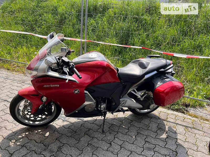 Мотоцикл Спорт-туризм Honda VFR 1200F 2010 в Чернігові