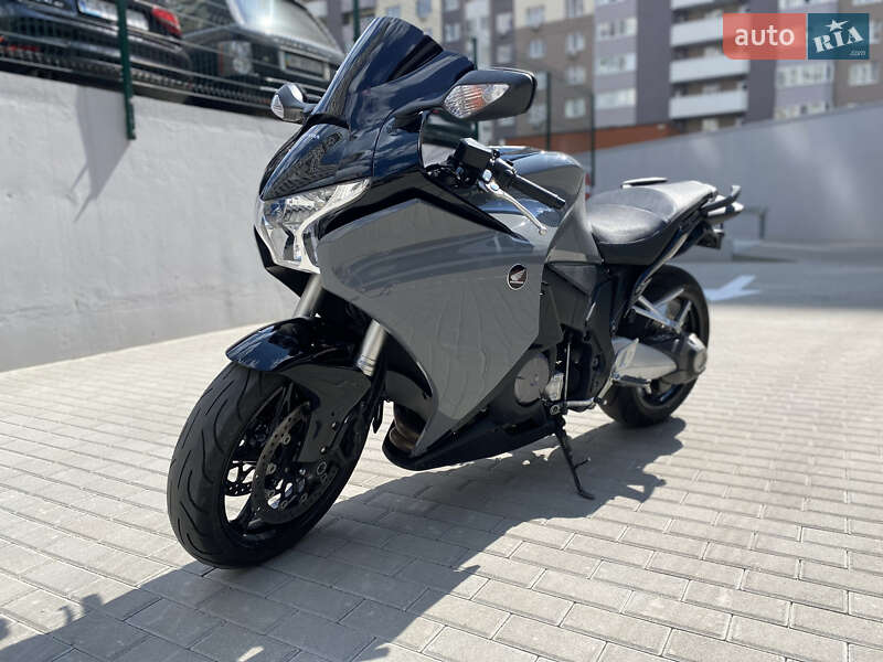 Мотоцикл Спорт-туризм Honda VFR 1200F 2010 в Броварах