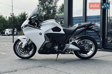 Мотоцикл Спорт-туризм Honda VFR 1200F 2010 в 