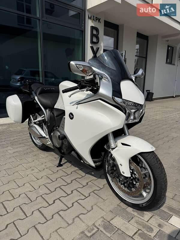 Мотоцикл Спорт-туризм Honda VFR 1200F 2010 в Ровно