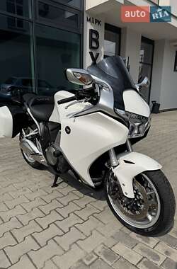 Мотоцикл Спорт-туризм Honda VFR 1200F 2010 в 