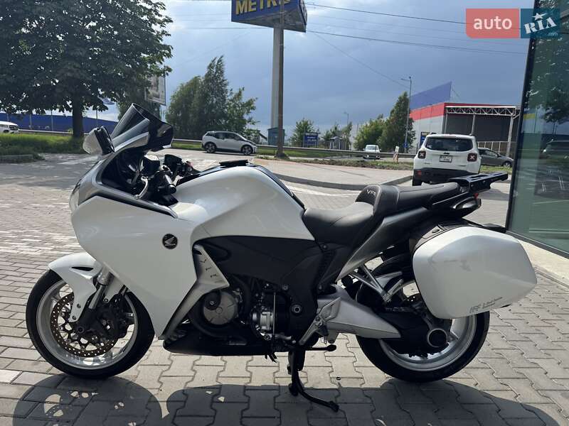 Мотоцикл Спорт-туризм Honda VFR 1200F 2010 в Ровно