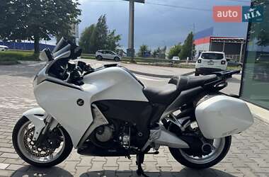 Мотоцикл Спорт-туризм Honda VFR 1200F 2010 в 