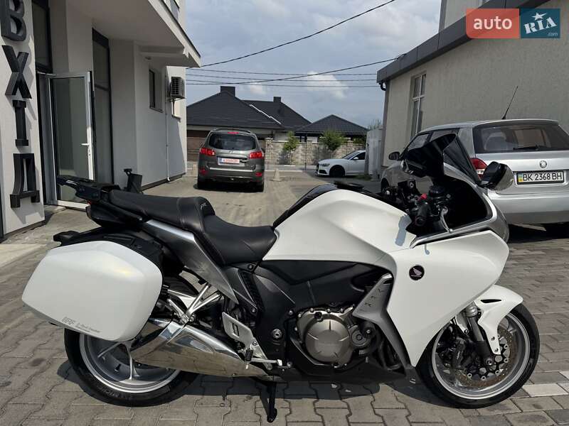 Мотоцикл Спорт-туризм Honda VFR 1200F 2010 в Ровно