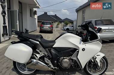 Мотоцикл Спорт-туризм Honda VFR 1200F 2010 в 