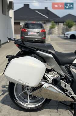 Мотоцикл Спорт-туризм Honda VFR 1200F 2010 в 