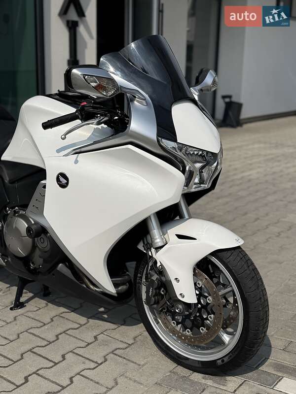 Мотоцикл Спорт-туризм Honda VFR 1200F 2010 в Ровно